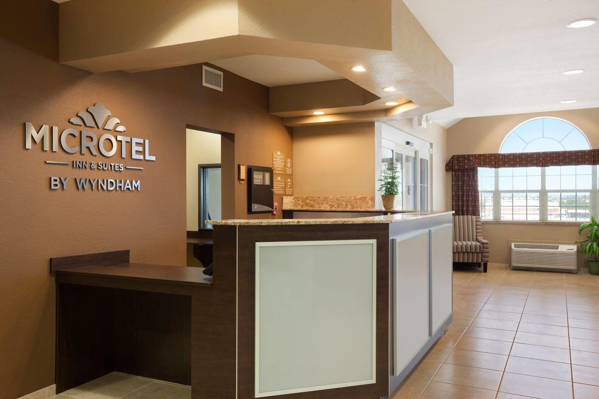 Microtel Inn & Suites Kenedy Dış mekan fotoğraf